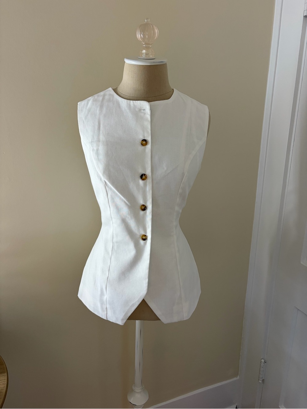 Peppermayo White Sleeveless Button-Front Peplum Top